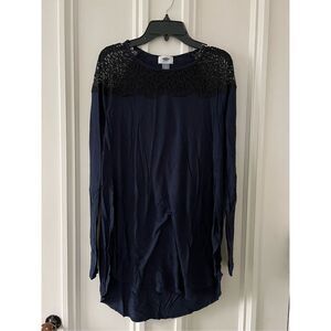 Old navy women’s navy with black lace long sleeve tunic top M